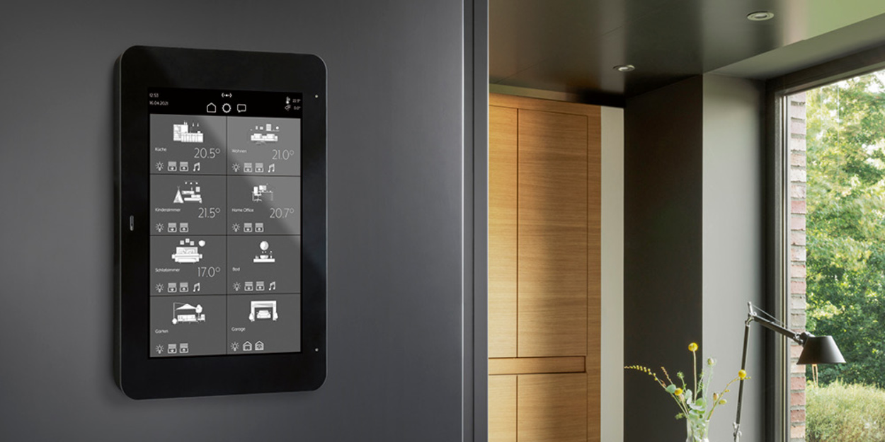 JUNG Smart Panel 8 bei H+S Gebäudetechnik in Pfedelbach