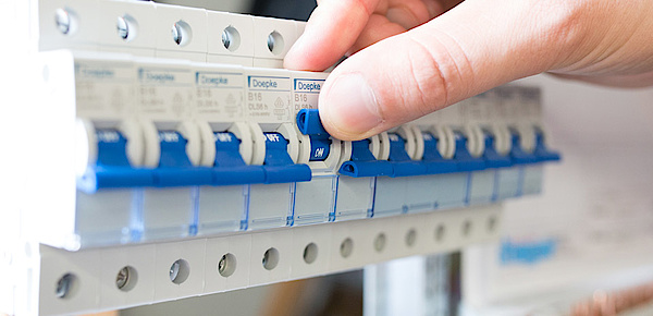 Schalt­schrank­bau bei H+S Gebäudetechnik in Pfedelbach
