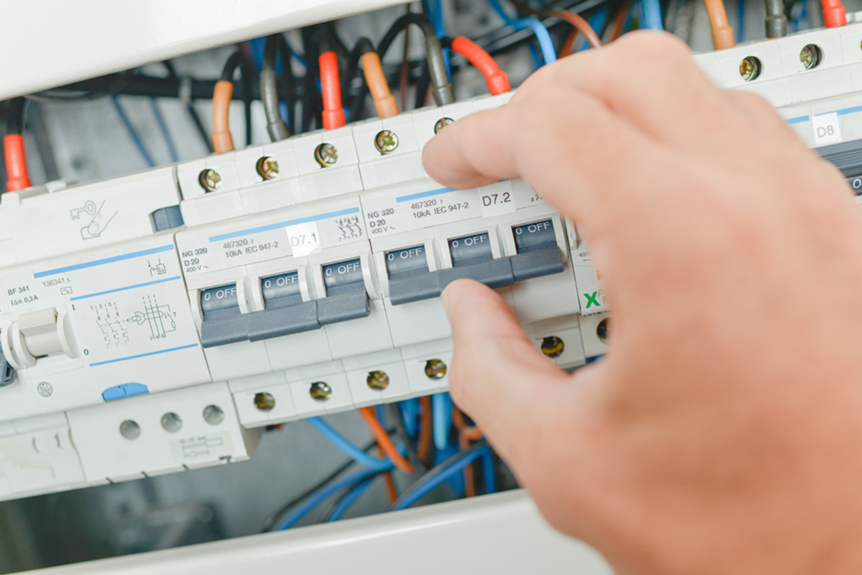 Elektro­installation bei H+S Gebäudetechnik in Pfedelbach