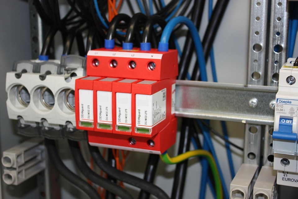 U berspannungsschutz bei H+S Gebäudetechnik in Pfedelbach